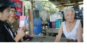 คุณยายเรือง ทองยศ อายุ 91 ปี เจ้าของต้นสะพุงโบราณ หมู่ 9 บ้านน้ำขอบ ต.หินฮาว อ.หล่มเก่า